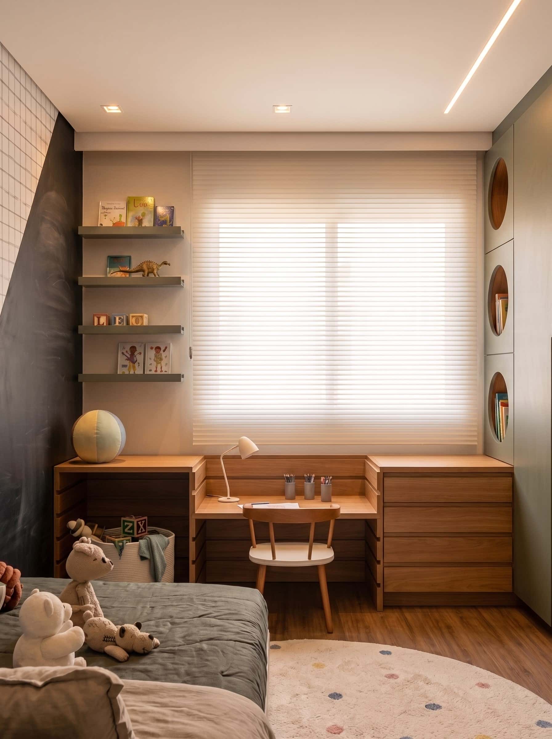 Rebeca Elster Rubim - Quarto do Léo - Condomínio Privê dos Girassóis